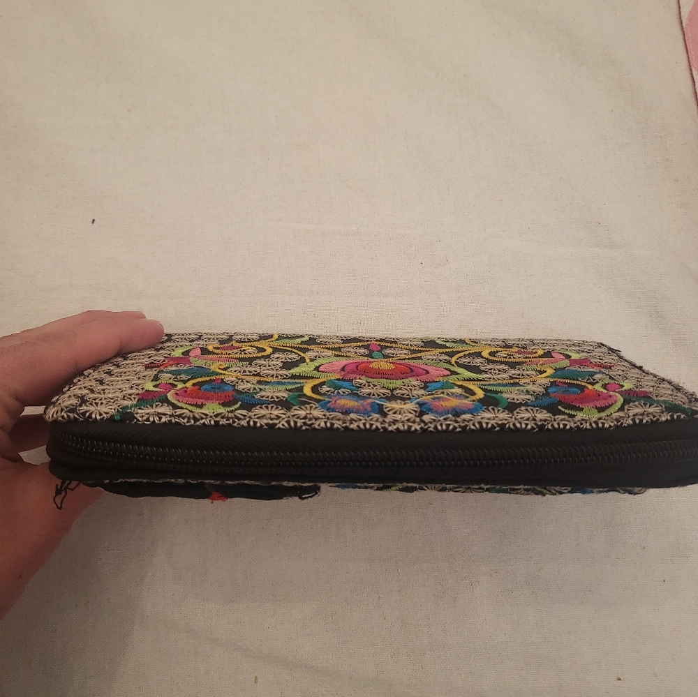 Embroidery Wallet - Picture 3 of 5